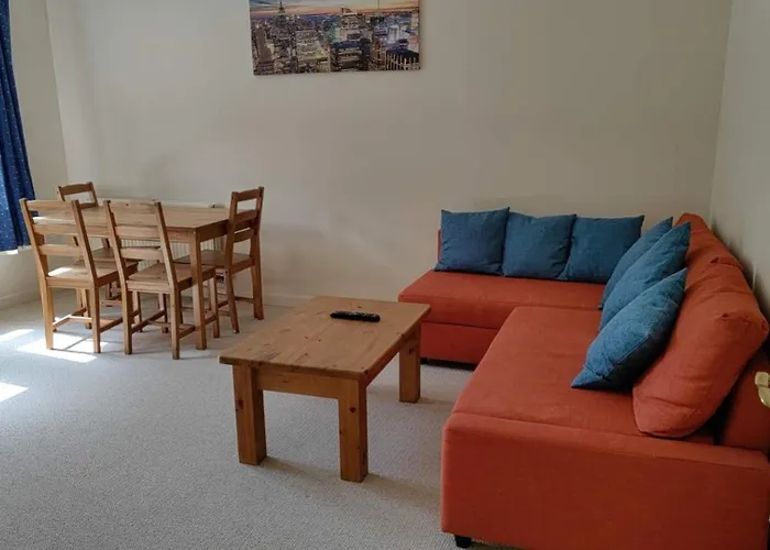 New Town Retreat By Leath Walk- Free Parking