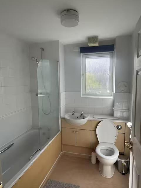 New Town Retreat By Leath Walk- Free Parking Apartment