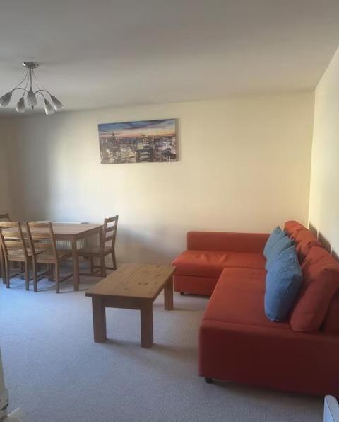New Town Retreat By Leath Walk- Free Parking *
