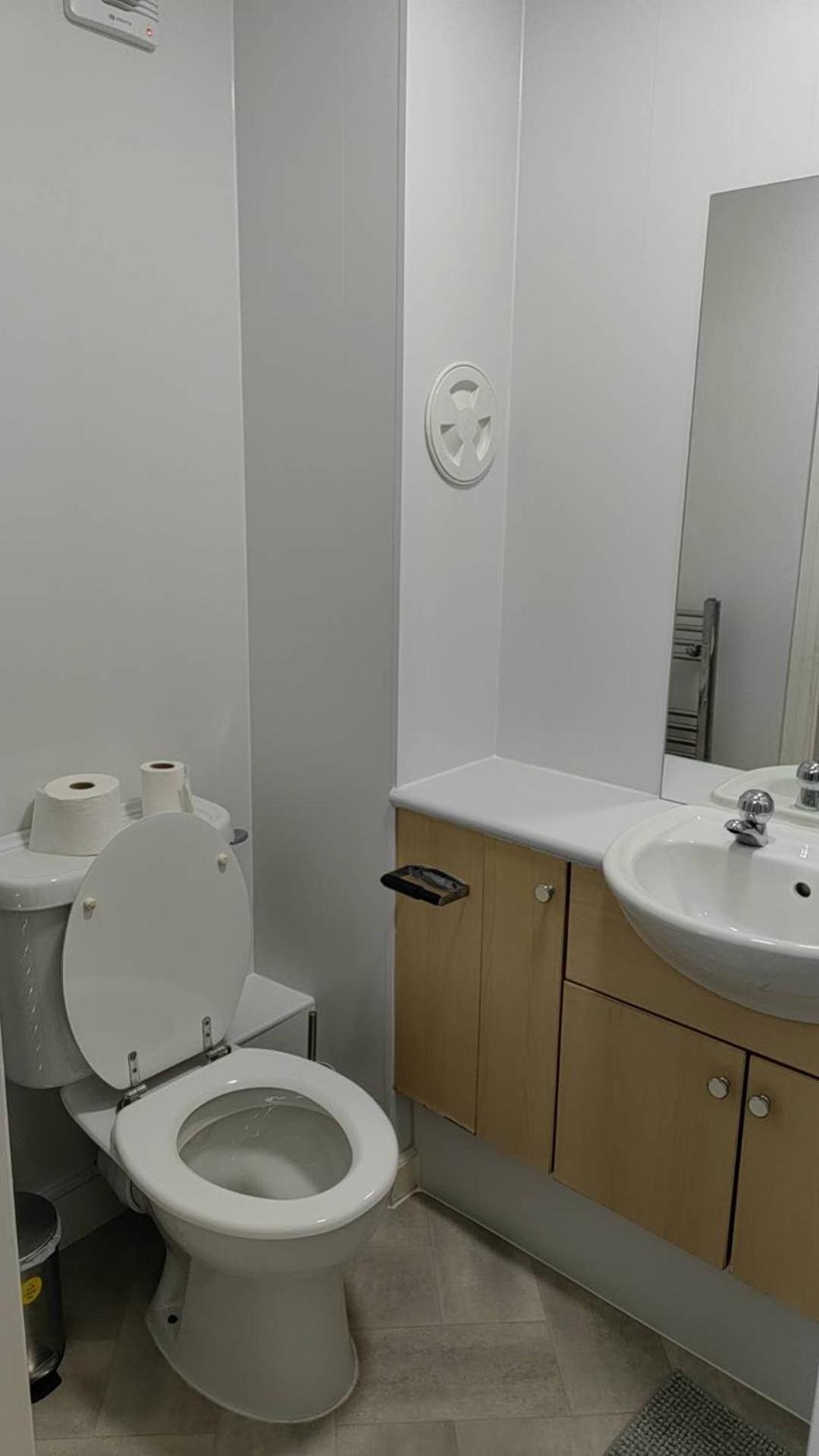 New Town Retreat By Leath Walk- Free Parking